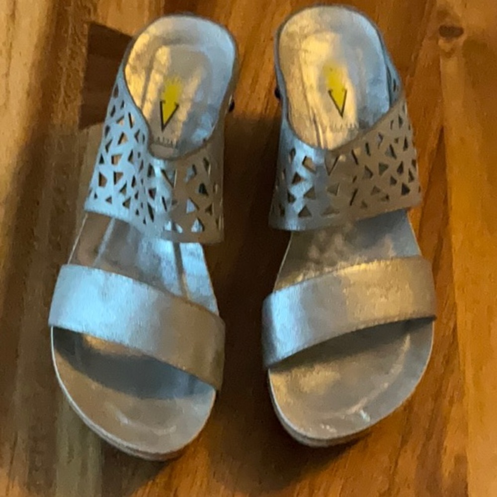 Volatile platform sandal